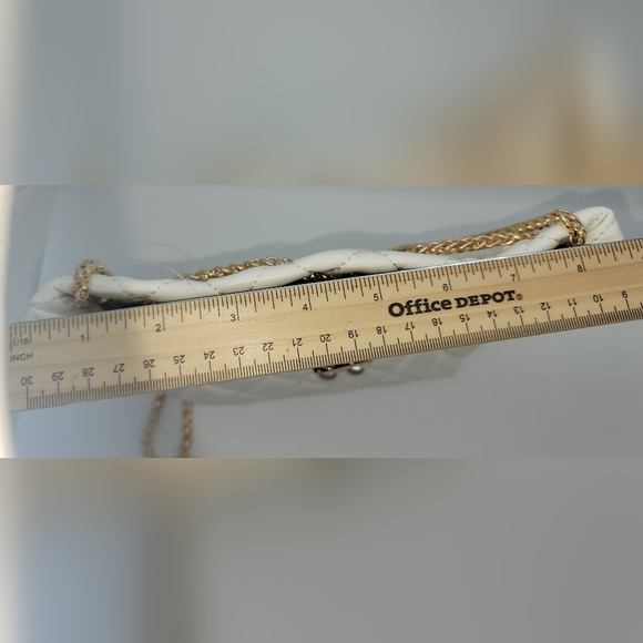 White vegan leather puffy bucket bag with gold strap - Picture 2 of 4